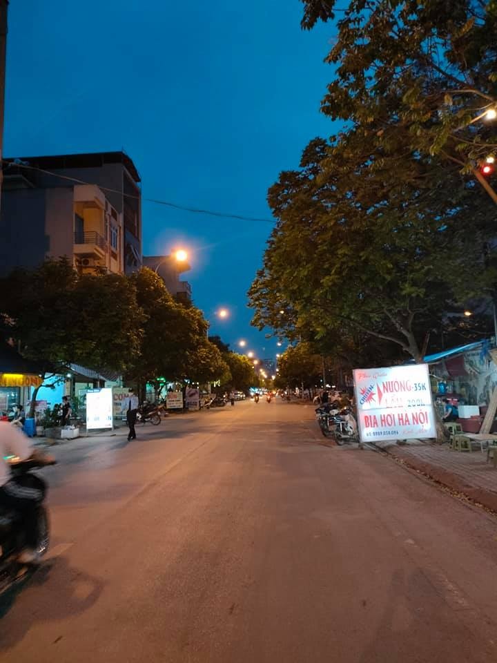 KĐT văn phú mặt phố metro ( DT 84m X 5 tầng ) 10 tỷ , viiiu kinh doanh