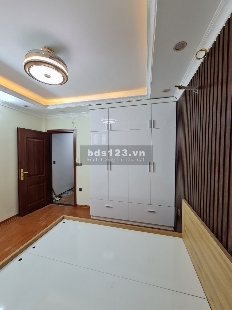 Oto vào nhà Chiến Thắng diện tích 50m2, xây 5 tầng, mặt tiền 4m, gía 5.5 tỷ