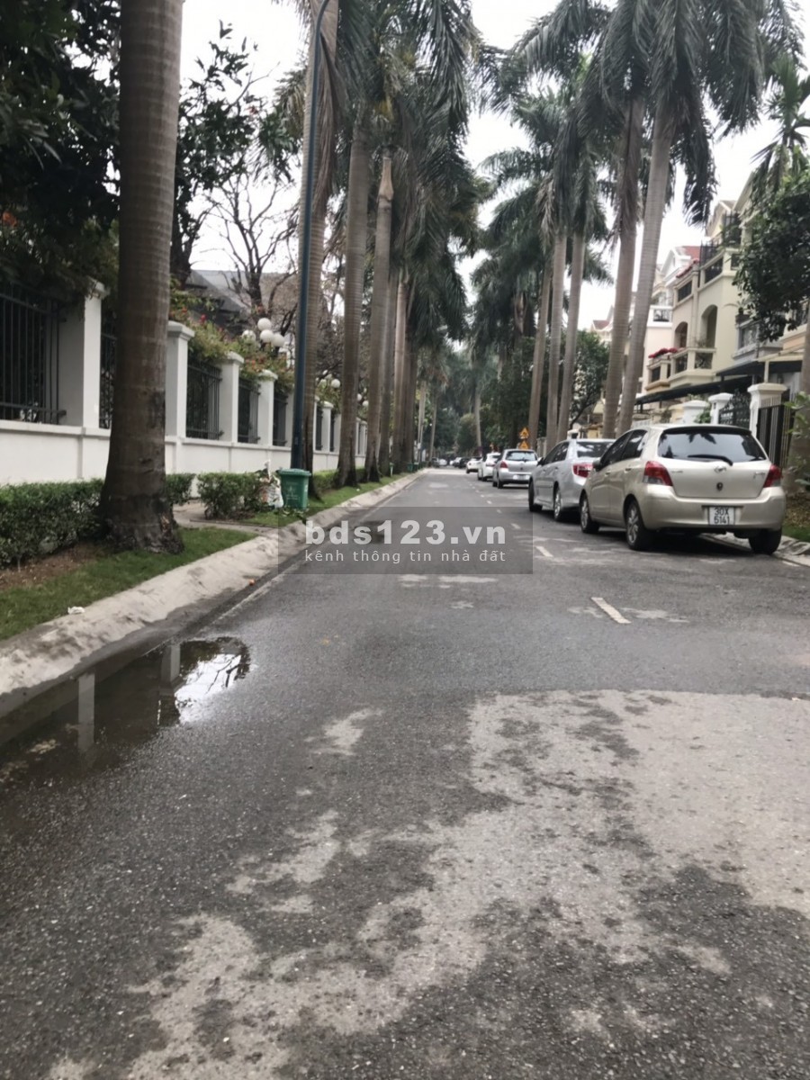 Cần bán siêu biệt thự ciputra khu C kiến trúc Lào 127m2 giá là 22,7 tỷ bao phí, nội thất víp pro