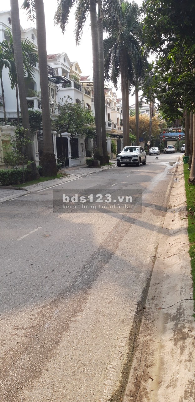 Cần bán siêu biệt thự ciputra khu C kiến trúc Lào 127m2 giá là 22,7 tỷ bao phí, nội thất víp pro