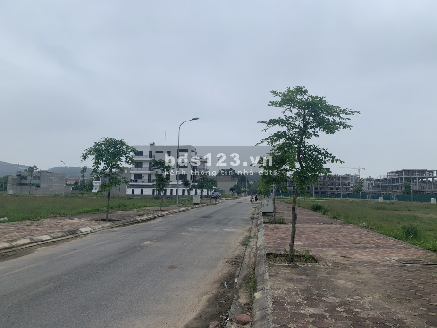 ️ CẦN TIỀN BÁN GẤP LÔ HƯỚNG ĐÔNG NAM ️ - NẰM TẠI TRỤC CHÍNH KĐT MỚI XUÂN HOÀ
