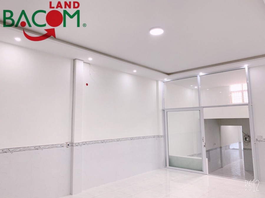Giá: 3 tỷ 450 thương lượng. Bán nhà 2 mặt tiền dt 163m2 sổ riêng, đường ô tô P. Trảng Dài, Biên Hoà.