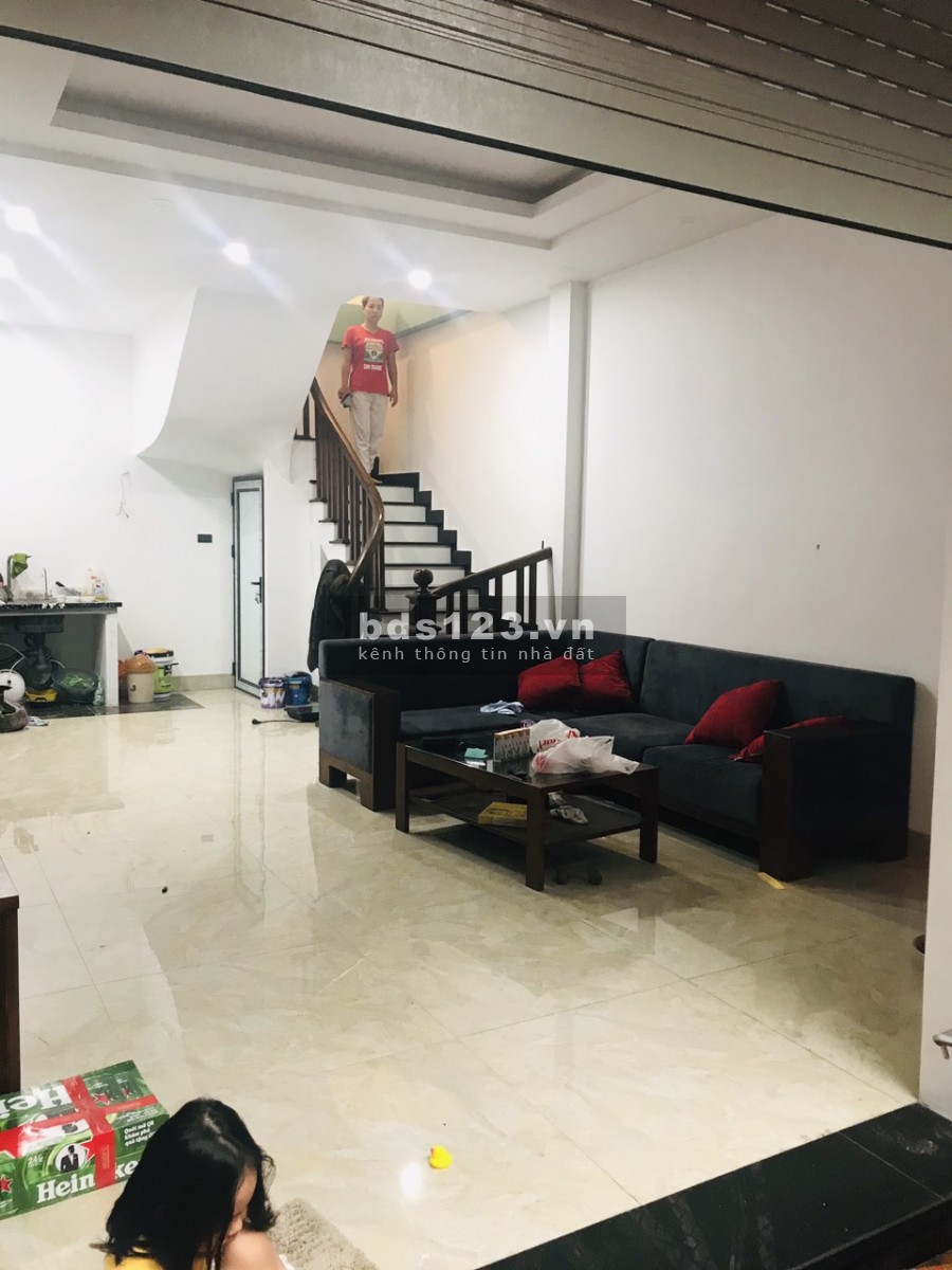 Cần bán nhà trong hẻm phố Thạch Cầu p.Long Biên