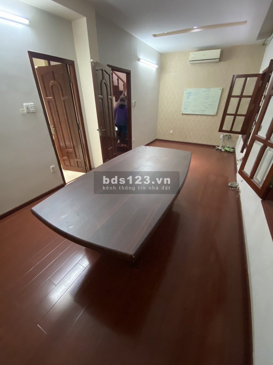 Nhà Nguyên căn đối diện chung cự quân đội,Ba son 8x15m