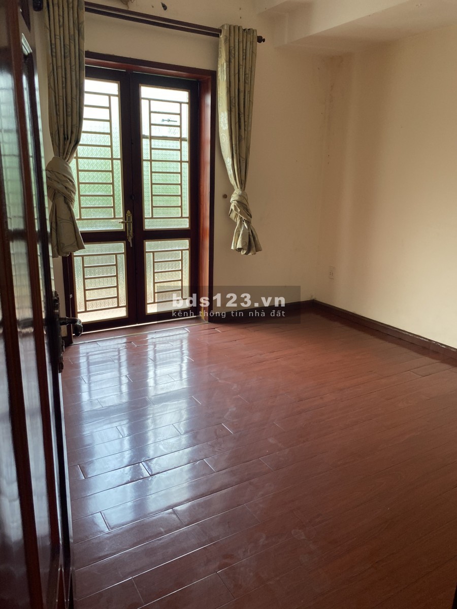 Nhà Nguyên căn đối diện chung cự quân đội,Ba son 8x15m