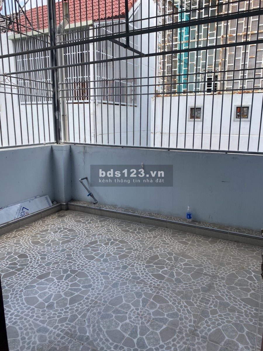 Nhà Nguyên căn đối diện chung cự quân đội,Ba son 8x15m