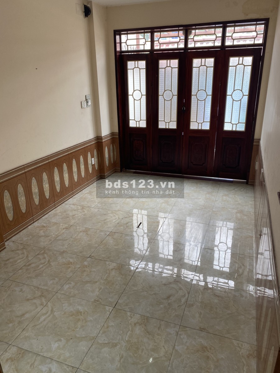 Nhà Nguyên căn đối diện chung cự quân đội,Ba son 8x15m