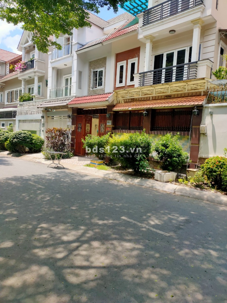 Nhà Nguyên căn đối diện chung cự quân đội,Ba son 8x15m