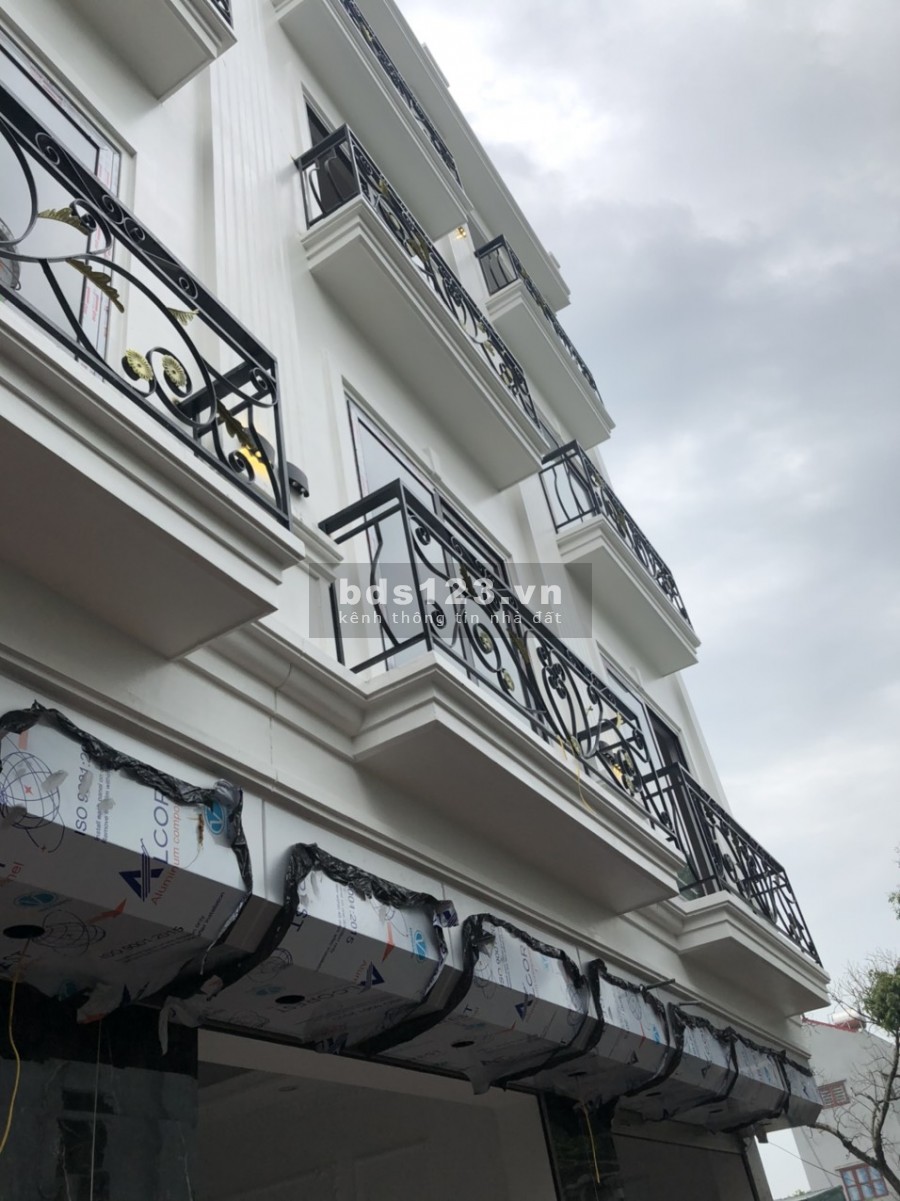 Bán nhà xây mới 4.5 tầng Trâu Quỳ Gia Lâm. Đường oto nhỏ, giá chỉ 2.3 tỷ