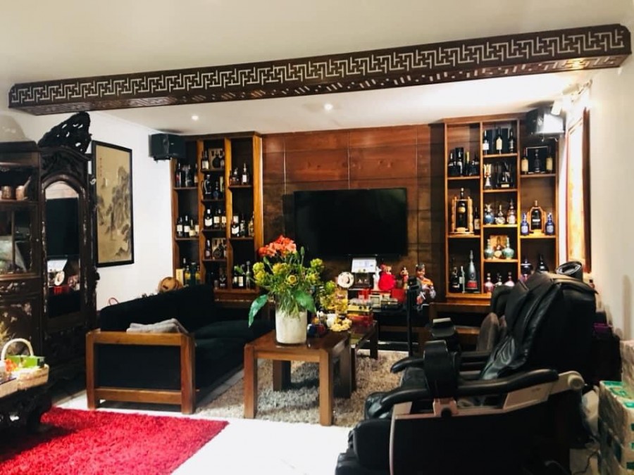 Bán nhà phố Hoàng Cầu, 42, 5 tầng, mặt tiền 4.6m, vỉa hè 30m, kinh doanh, giá 12.5 tỷ