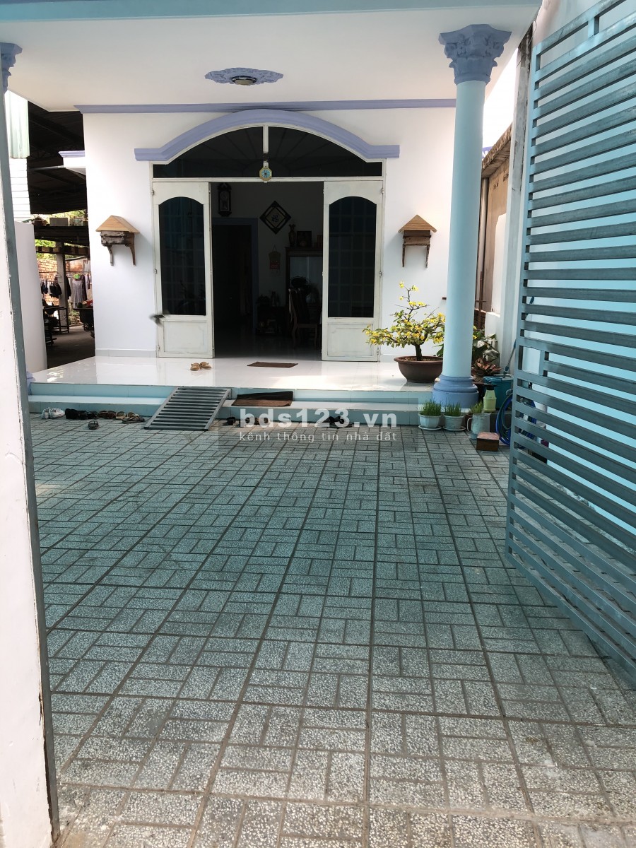 Cách Vinhomes Q9 3’ xe máy- Bán nhà đất thổ cư nở hậu