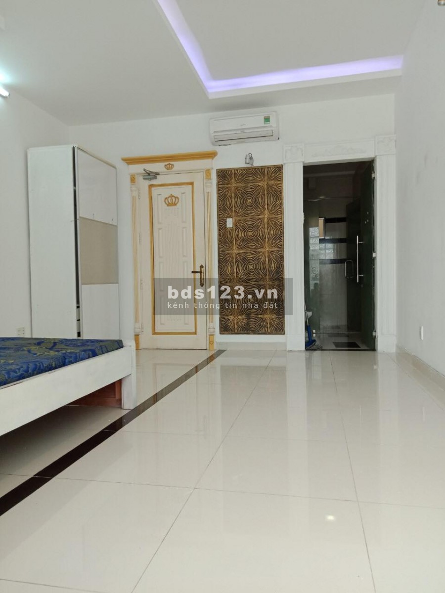 Nguyên tầng 50m đầy đủ tiện nghi 50 ngay trung tâm Q4 Ở được 5-6 người