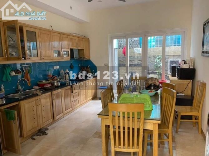 Bán Biệt thự sân vườn đường Hoàng Mai 162m2 x 5 tầng, 8m, mặt tiền, gara 2 ô tô.