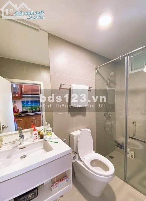Bán Biệt thự sân vườn đường Hoàng Mai 162m2 x 5 tầng, 8m, mặt tiền, gara 2 ô tô.
