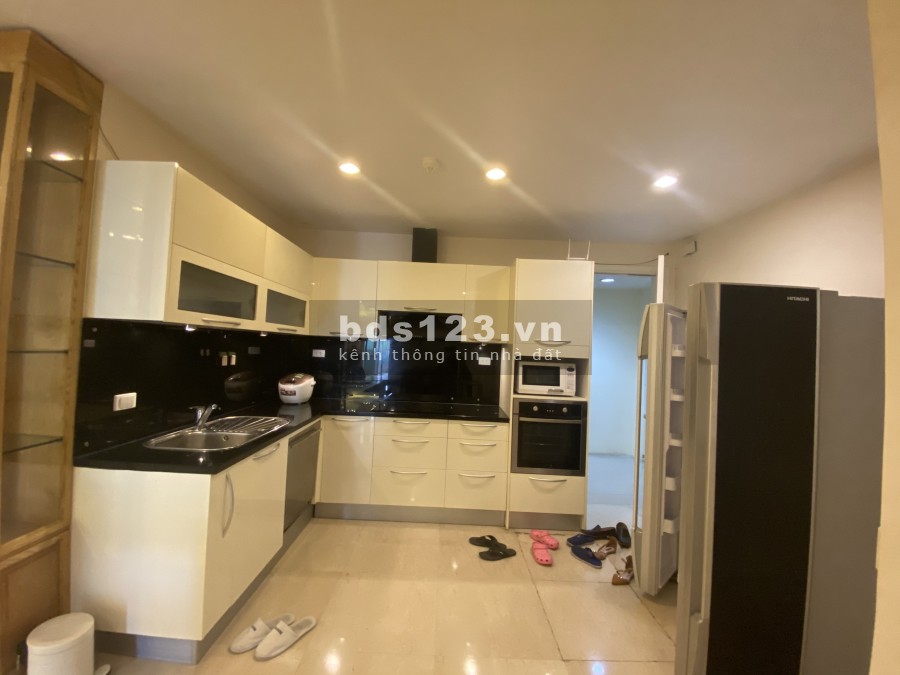 Bán căn hộ đủ đồ 145m2, 3PN tòa P2 Ciputra, view sân golf giá 6 tỷ. LH 0966286718 Ms Lý