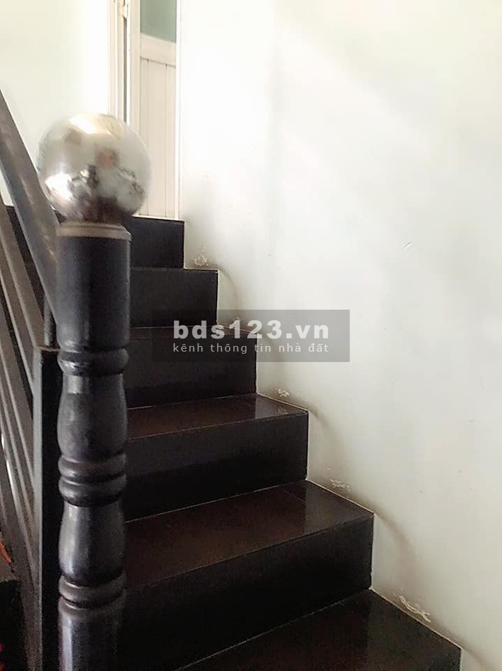 Giá bất ngờ 32m2 Trần Thánh Tông, 2 tầng BTCT 3.15 tỷ TL