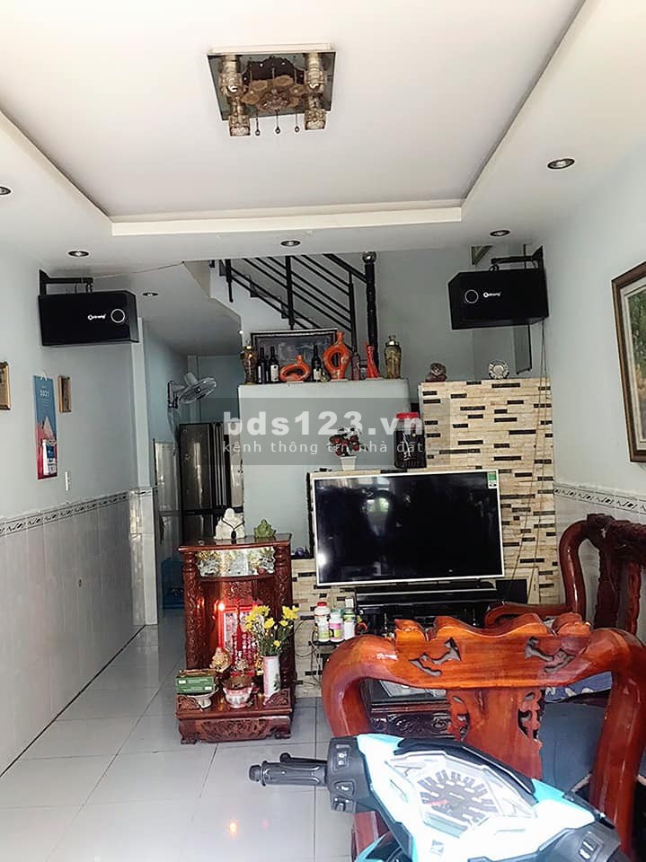 Giá bất ngờ 32m2 Trần Thánh Tông, 2 tầng BTCT 3.15 tỷ TL