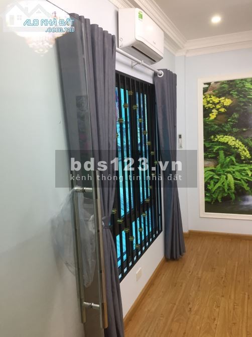 Bán nhà 5 tầng +1 tum cách 20m ra đường Lĩnh Nam, Hoàng Mai, 3.15 tỷ
