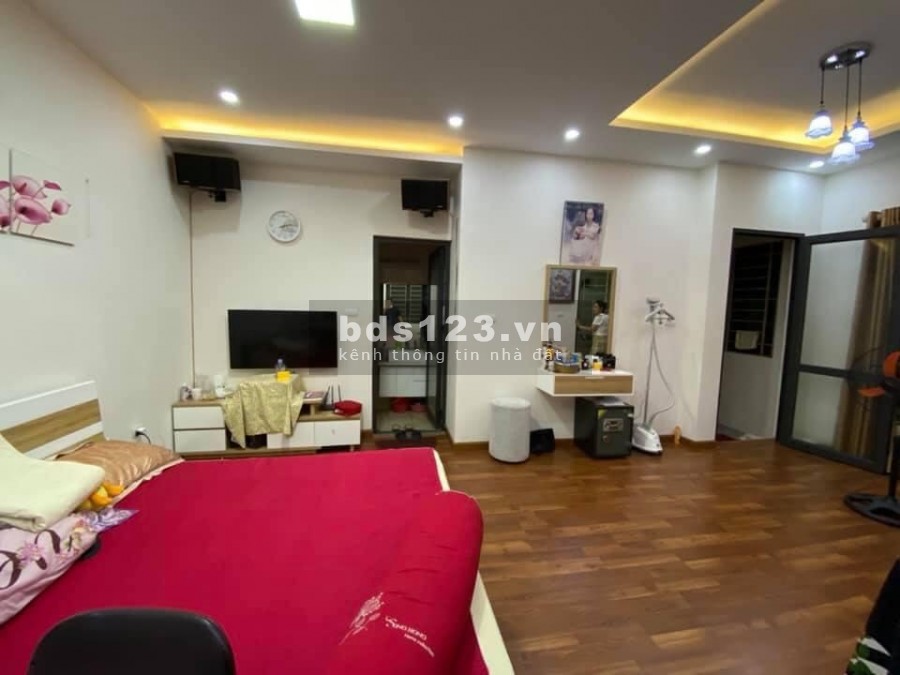 Bán nhà phố Văn Cao, Ba Đình, hà nội 5 tầng, ô tô đỗ trước cửa