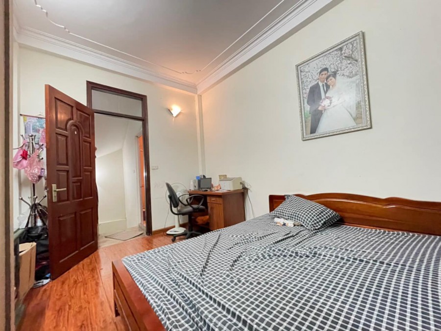 Bán nhà Dương Quảng Hàm, 70m, mặt tiền 6m, chỉ 8,5 tỷ.