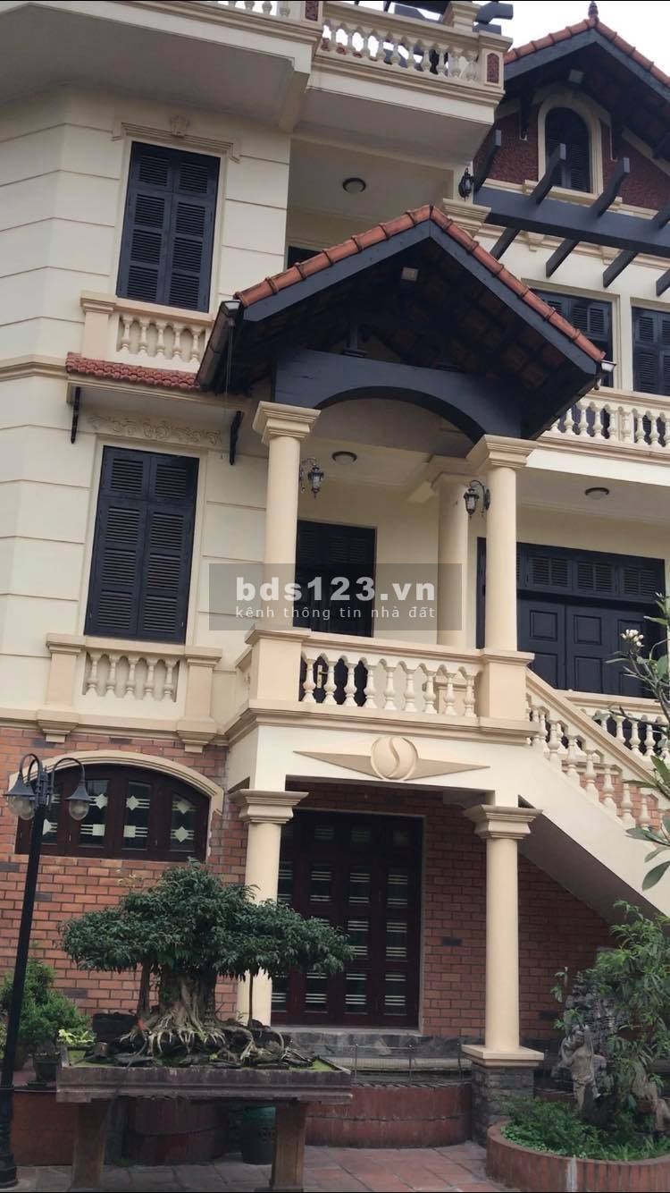 1000m2 đất SĐCC +1 Biệt Thự +1 nhà 2 tầng thêm vườn cây cảnh - Hồ cá KOI giá 32 tỷ
