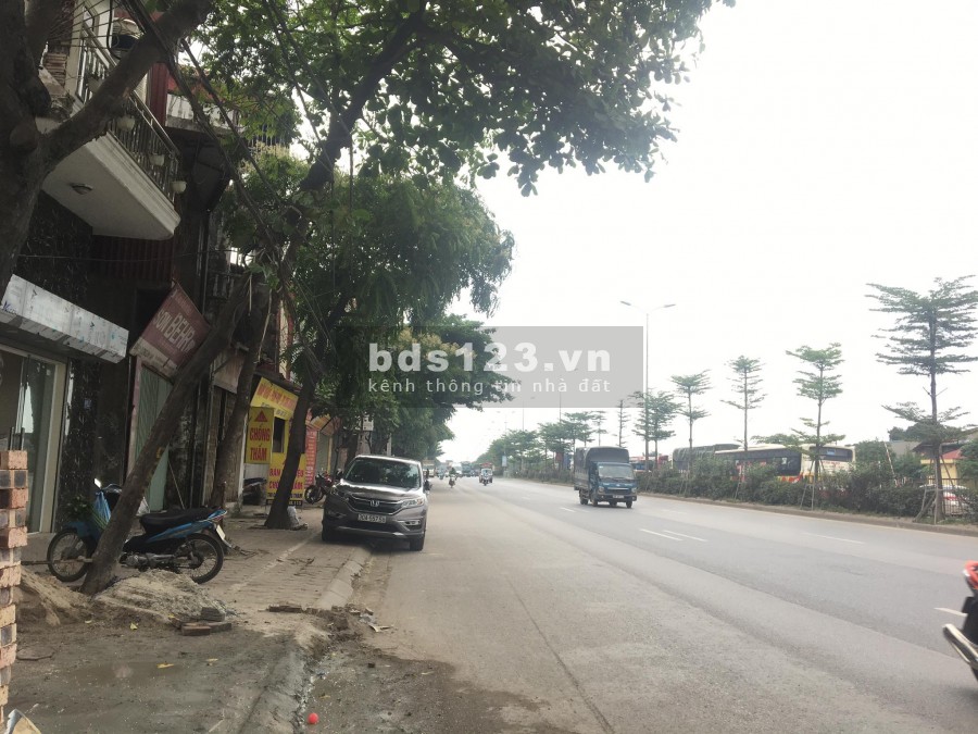 BÁN NHÀ THẠCH BÀN, LONG BIÊN MẶT TIỀN 5M VỈA HÈ 4M DT 36M2 NHỈNH 3 TỶ