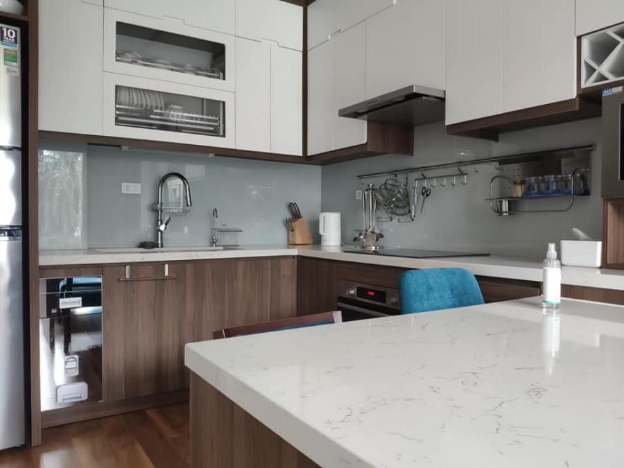 BÁN NHÀ MĂT PHỐ TÂY HỒ, LÔ GÓC, 7 TẦNG THANG MÁY, DOANH THU CHO THUÊ CĂN HỘ 13.00USD/ THÁNG, DT 200M, GIÁ 73 TỶ.
