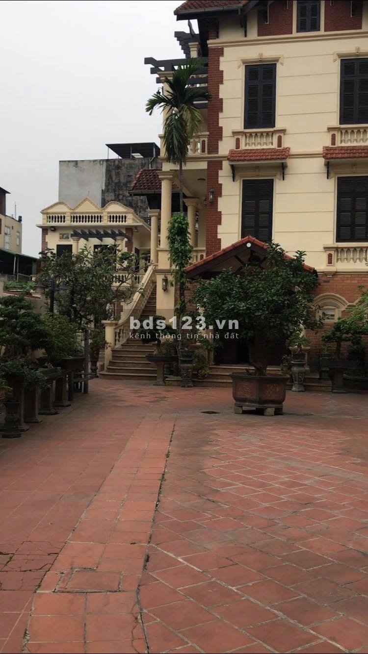 1000m2 đất SĐCC +1 Biệt Thự +1 nhà 2 tầng thêm vườn cây cảnh - Hồ cá KOI giá 32 tỷ