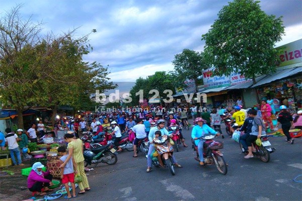 Cần Tiền Chữa Bệnh Nên Tôi Bán Gấp 300m2 Đất Gần Chợ, Dân Đông Shr, T.C 100% Giá 820tr, Bao Sổ