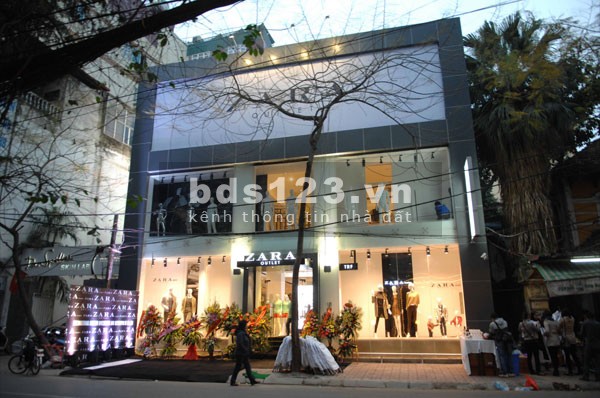 BÁN NHÀ 2 TẦNG MẶT TIỀN ĐƯỜNG BÀ TRIỆU ĐỐI DIỆN BIG C HUẾ.