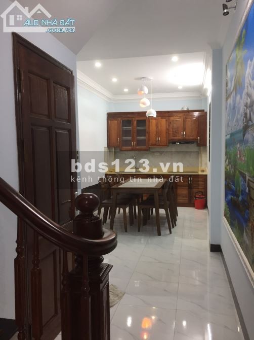 Bán nhà 5 tầng +1 tum cách 20m ra đường Lĩnh Nam, Hoàng Mai, 3.15 tỷ