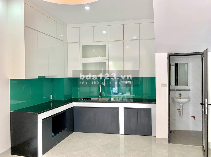 Bán nhà Ngọc Lâm Long Biên 47m2*5T-Ô tô qua cổng-Sân rộng-Ngõ nông-3.55 tỷ