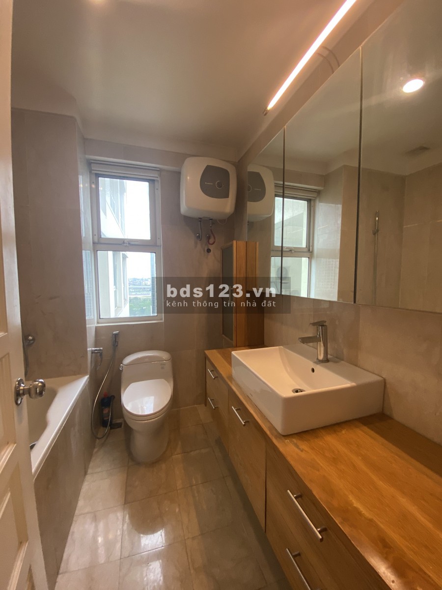 Bán căn hộ đủ đồ 145m2, 3PN tòa P2 Ciputra, view sân golf giá 6 tỷ. LH 0966286718 Ms Lý