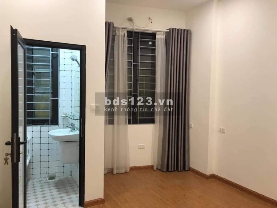 PHÂN LÔ TRUNG KÍNH, Ô TÔ ĐỖ CỬA, KINH DOANH, 44M2 9 TỶ HƠN.