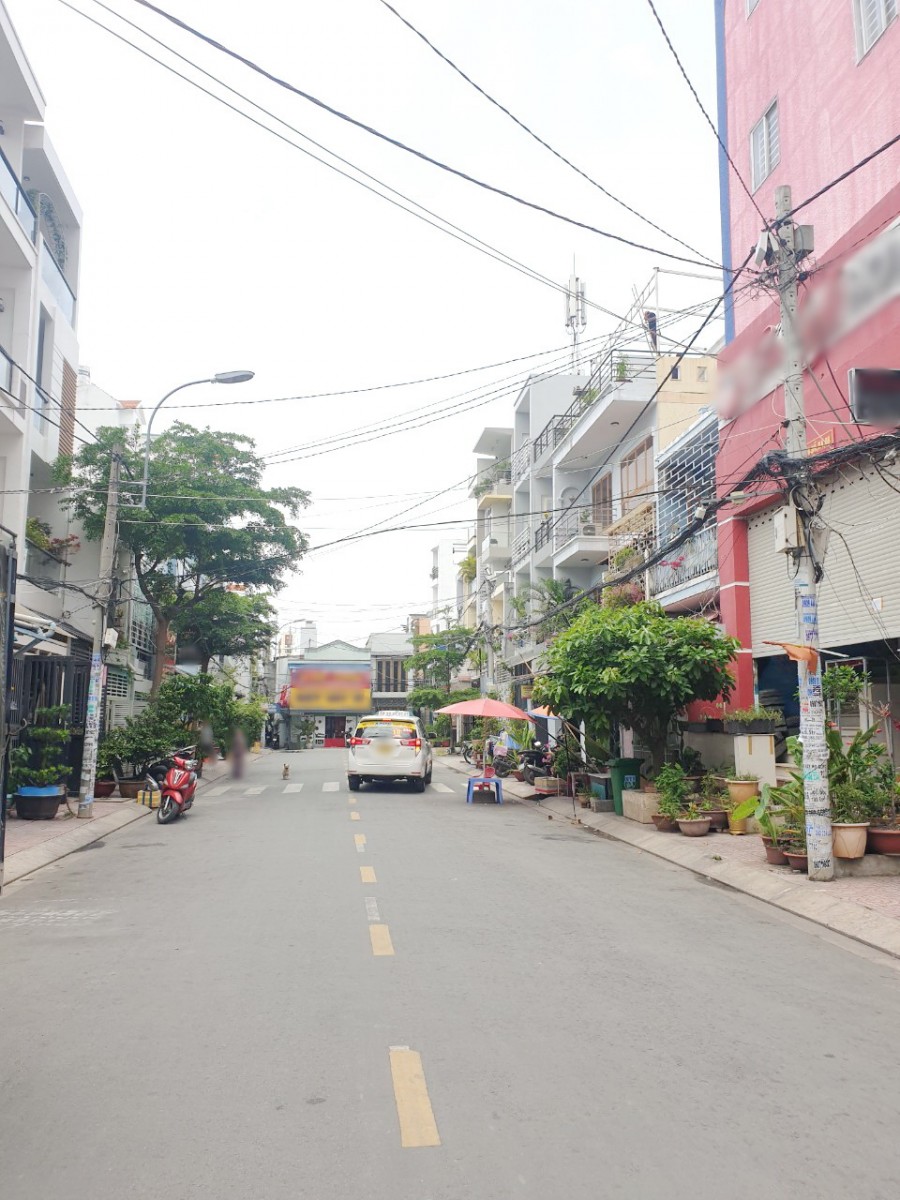 Nhà 44m2, nở hậu, 4 tầng mặt tiền đường Đông Hồ P4 Q8