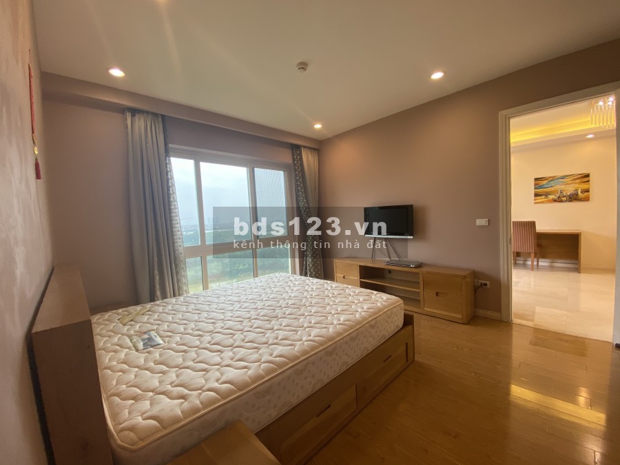 Bán căn hộ đủ đồ 145m2, 3PN tòa P2 Ciputra, view sân golf giá 6 tỷ. LH 0966286718 Ms Lý