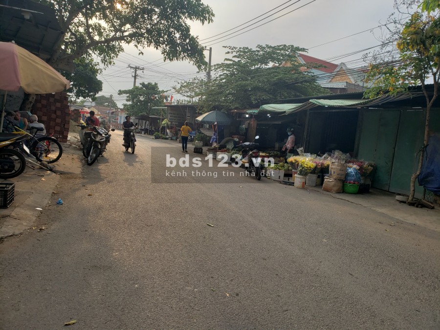 Bán lô đất 81m2 -View sông, sát bên Khu Du Lịch lớn, sổ riêng thổ cư 100%, giá 1,1 tỷ