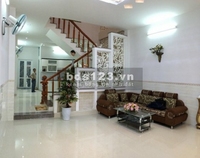 Bán nhà mới đẹp (4x18) 3 lầu đường 6m khu Tên Lửa Q.BT