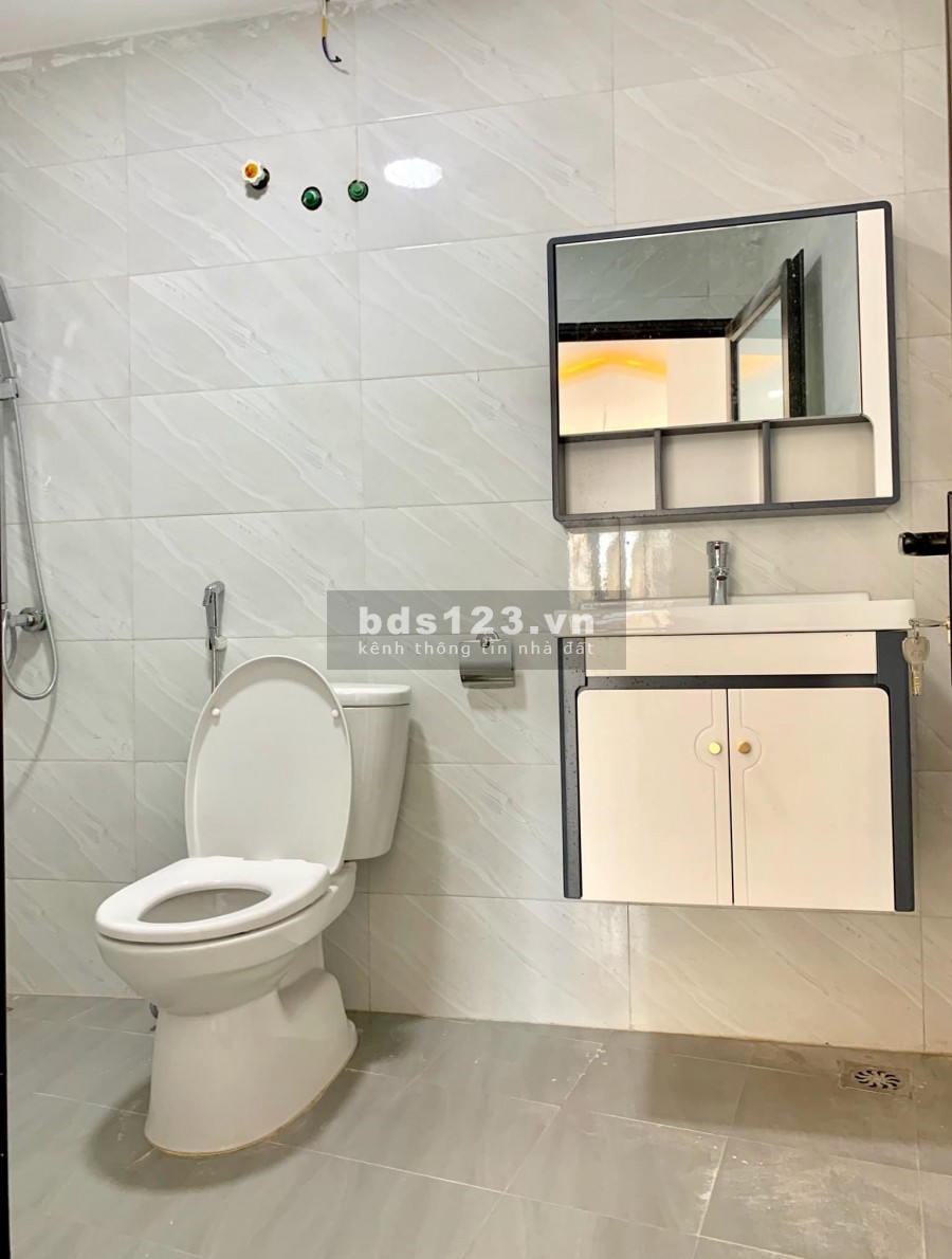 Bán nhà Ngọc Lâm Long Biên 47m2*5T-Ô tô qua cổng-Sân rộng-Ngõ nông-3.55 tỷ