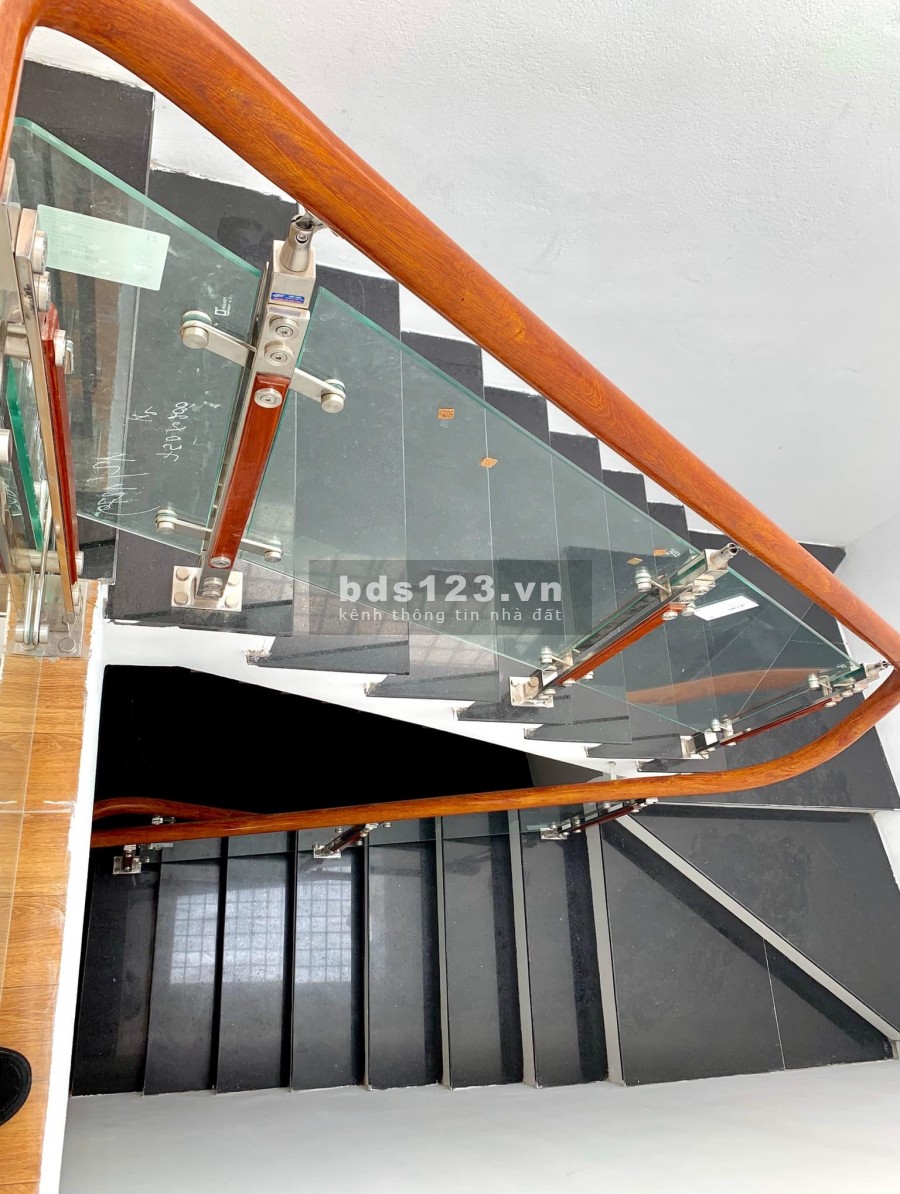 Bán nhà Ngọc Lâm Long Biên 47m2*5T-Ô tô qua cổng-Sân rộng-Ngõ nông-3.55 tỷ