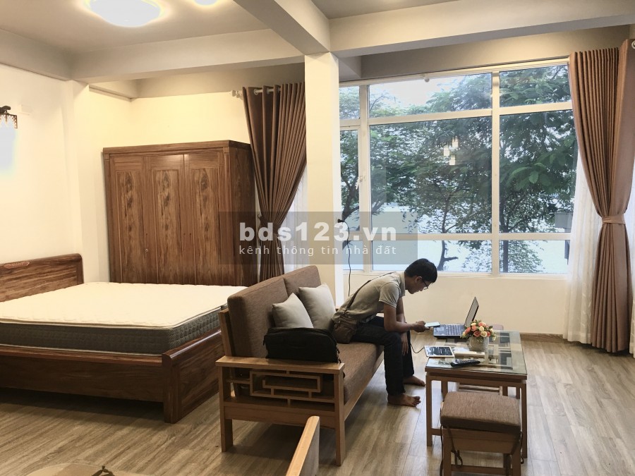 Chính chủ bán nhà mặt hồ tây , lô góc view tuyệt đẹp