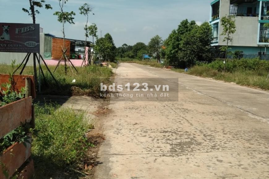 Cần bán gấp lô đất gần ngã 5 Mũi Tàu ngang 6m dài 25m bán giá 550 triệu