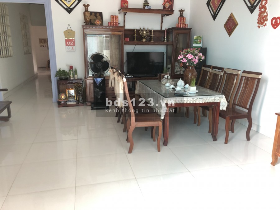 Cách Vinhomes Q9 3’ xe máy- Bán nhà đất thổ cư nở hậu