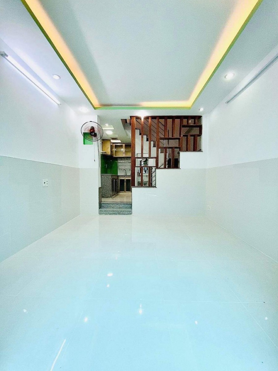 Bán nhà đường Quang Trung gần chợ, 30m2, NHÀ ĐẸP VÀO Ở NGAY