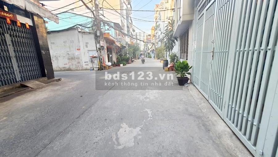 Bán nhà Quận 11 - Lạc Long Quân - DT 70m2 - 3 tầng – Hẻm oto vào nhà – Lh 0899306823