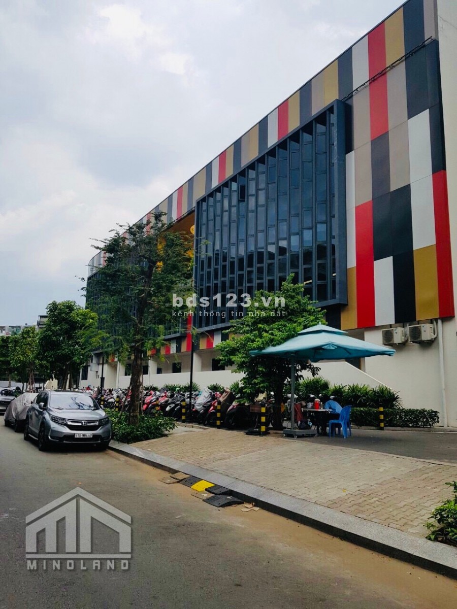 Bán nhà hoàn thiện có thang máy 5x17m, Trệt + 4 lầu trong KDC Vạn Phúc City Thủ Đức