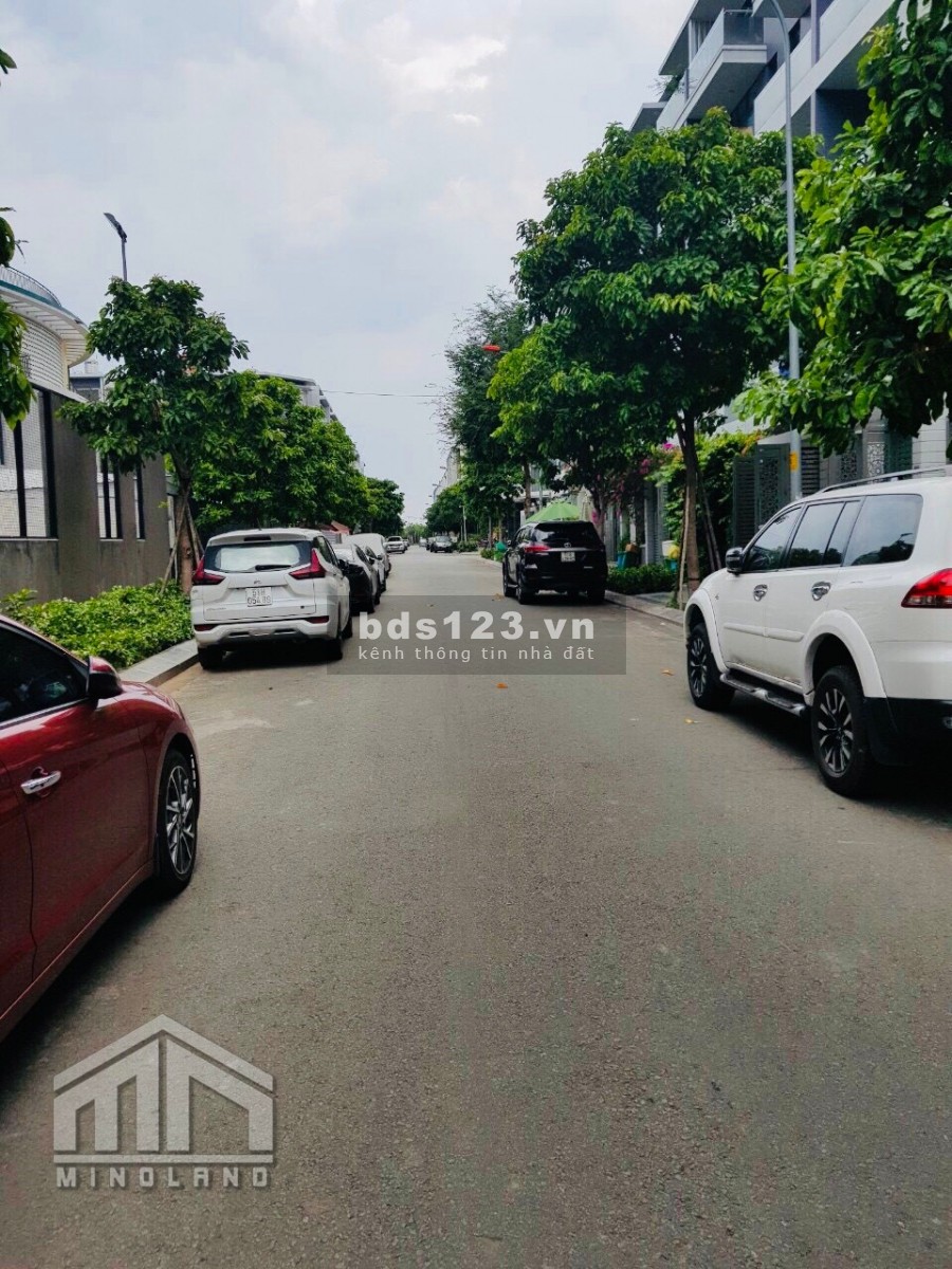 Bán nhà hoàn thiện có thang máy 5x17m, Trệt + 4 lầu trong KDC Vạn Phúc City Thủ Đức
