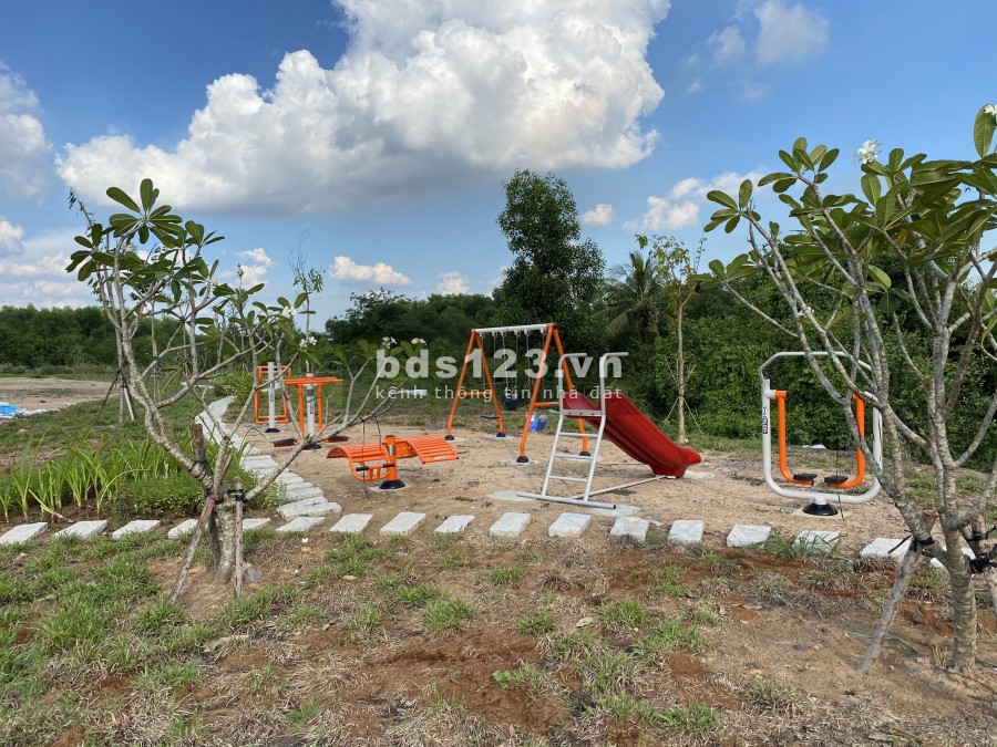 Bán lô đất 81m2 -View sông, sát bên Khu Du Lịch lớn, sổ riêng thổ cư 100%, giá 1,1 tỷ