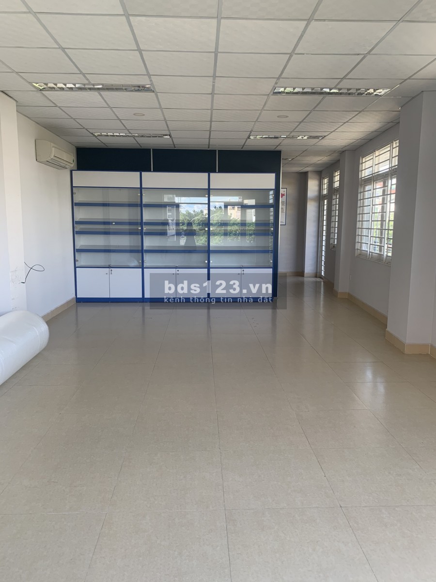 Cho thuê văn phòng lầu tại Quận Tân Phú đầy đủ công năng, giá tốt, liên hệ 0932628756