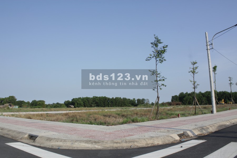 Bán đất Cầu Tràm, liền kề chợ Bình Chánh, nằm gần khu công nghiêp. Liên Hệ: 0907 031 687